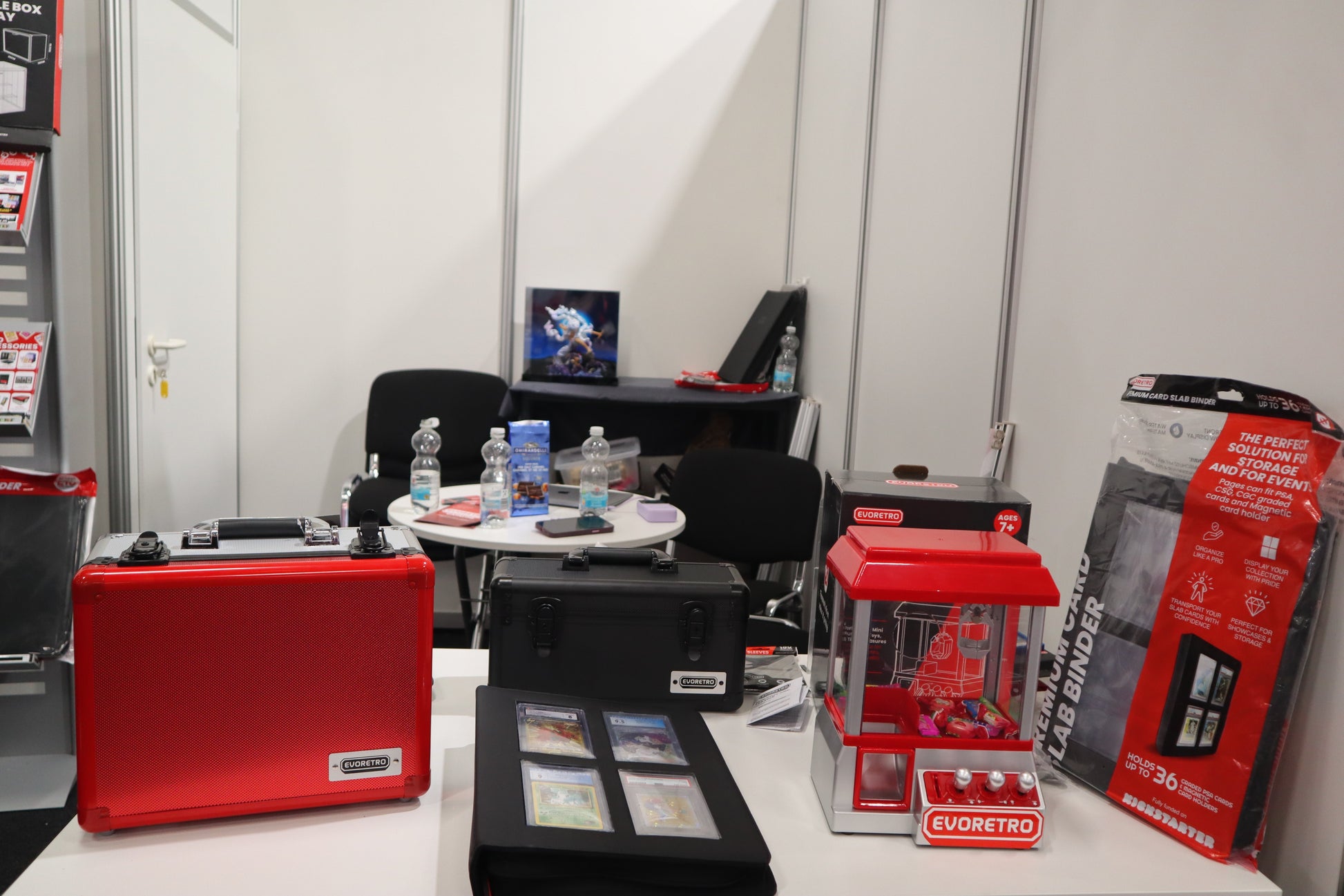 EVORETRO Graded Case with Key System EVORETRO Canada Card Protectors  Squirtle Squad Card Shop.