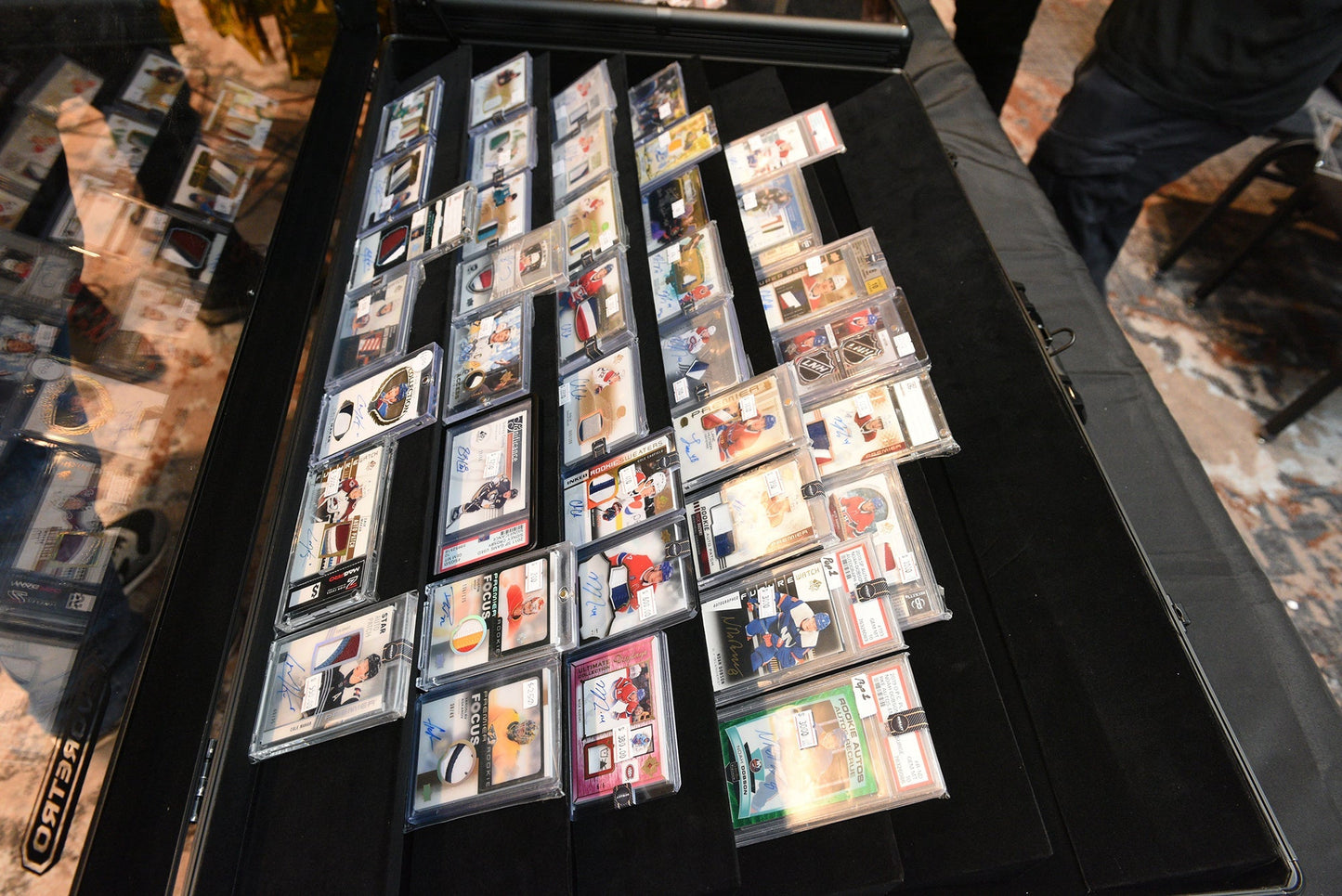 EVORETRO Lockable Display Case – Secure Showcase 24x36x4 Inch Black with removal Separator EVORETRO Canada Card Protectors  Squirtle Squad Card Shop.