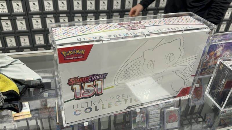 EVORETRO Acrylic Case Display for Pokemon 151 Scarlet Mega Charizard EX & Violet Ultra-Premium Collection Box EVORETRO Canada Card Protectors  Squirtle Squad Card Shop.