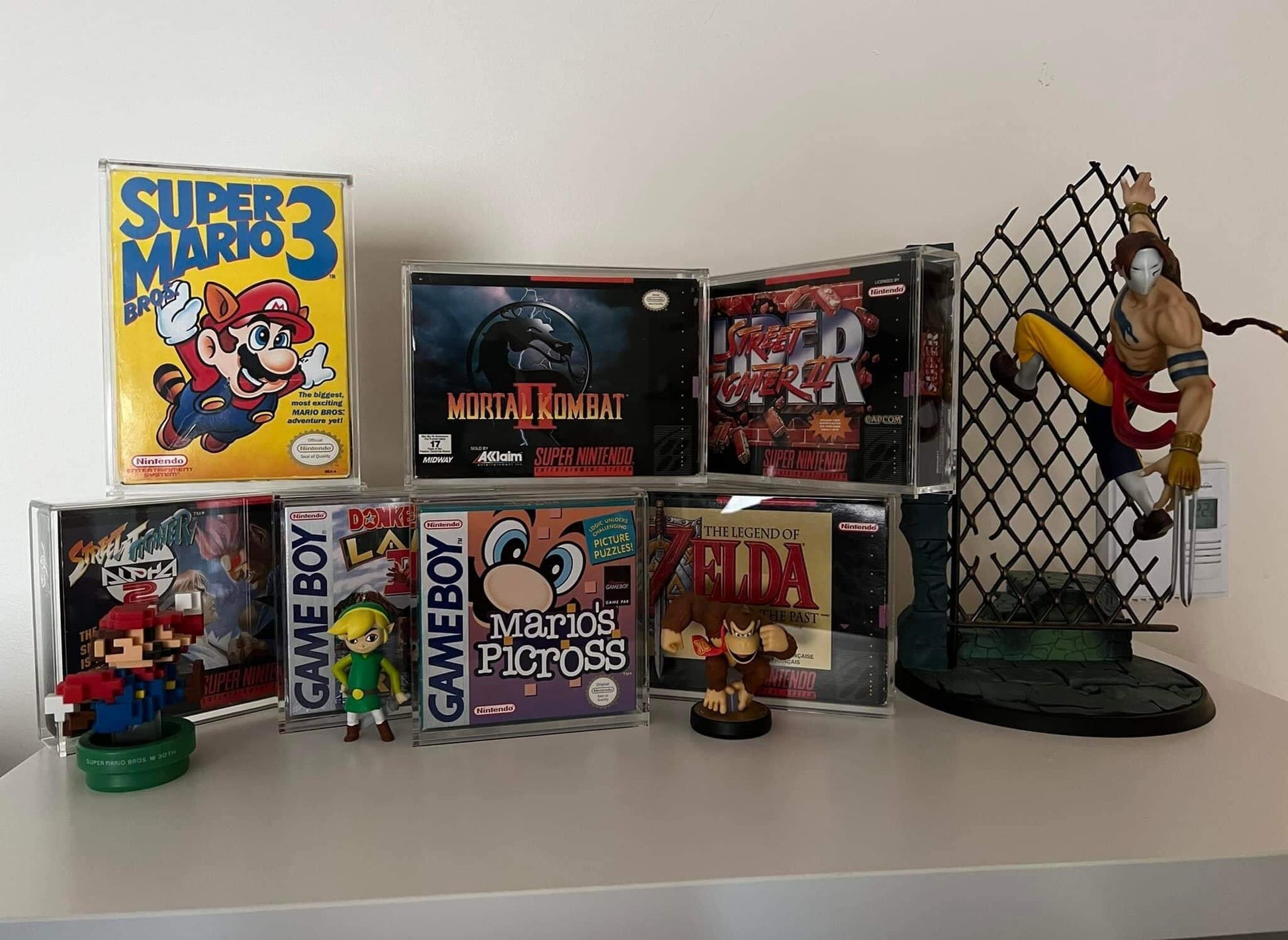 EVORETRO Acrylic Display Protector for SNES Games and N64 Game Box - Pack of 2 EVORETRO Canada Video Game Protectors  Squirtle Squad Card Shop.