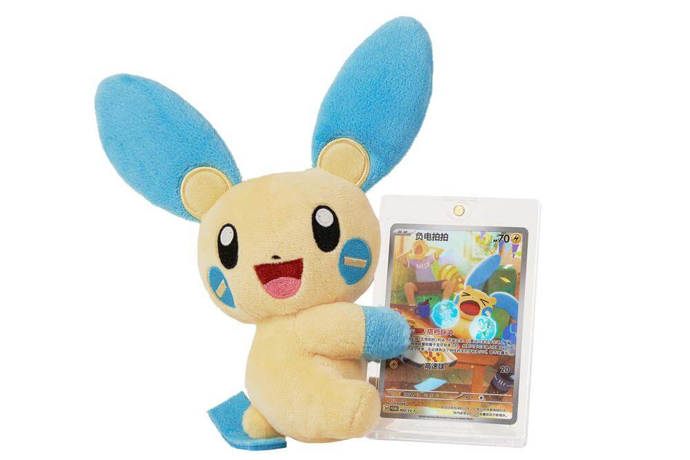 Minun Nuzzle Cheeks plush with blue ears and matching Simplified Chinese card in a display frame; possible box contents