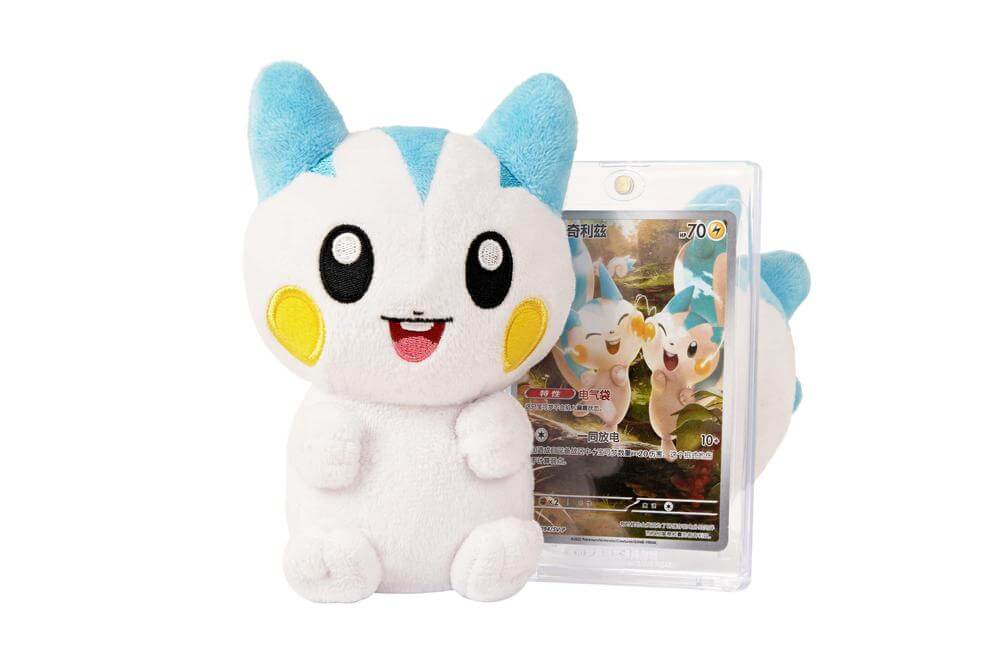 Pachirisu Nuzzle Cheeks plush beside its matching Simplified Chinese card and display frame; possible box contents