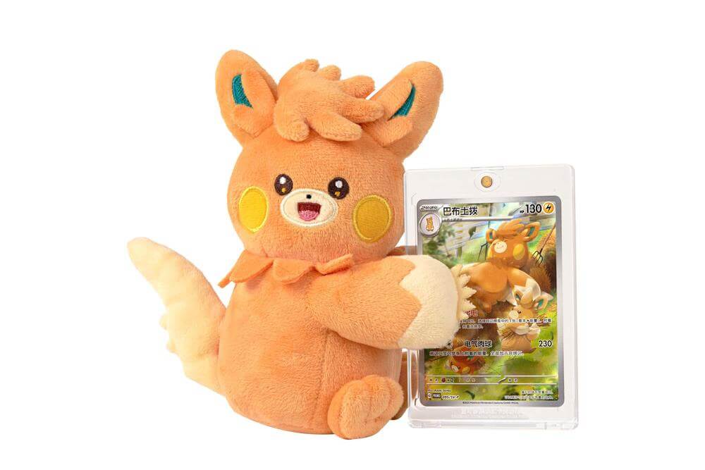 Pawmot Nuzzle Cheeks magnetic plush holding its matching Simplified Chinese art card; possible box contents